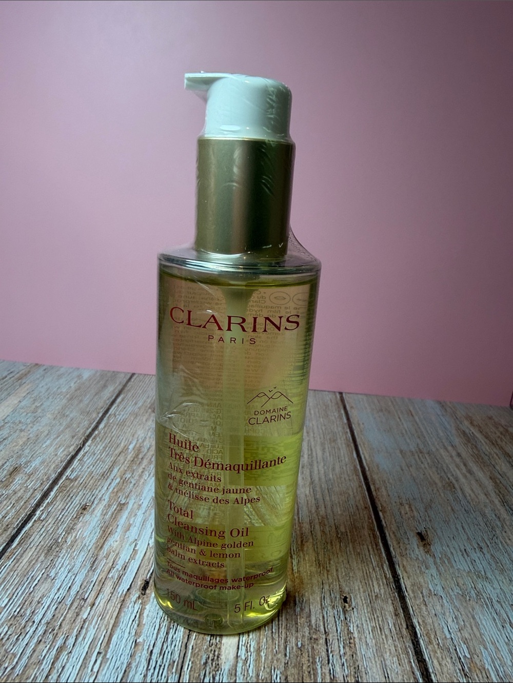 Clarins Total Cleansing Oil - alpine golden gentian and lemon balm extracts.
